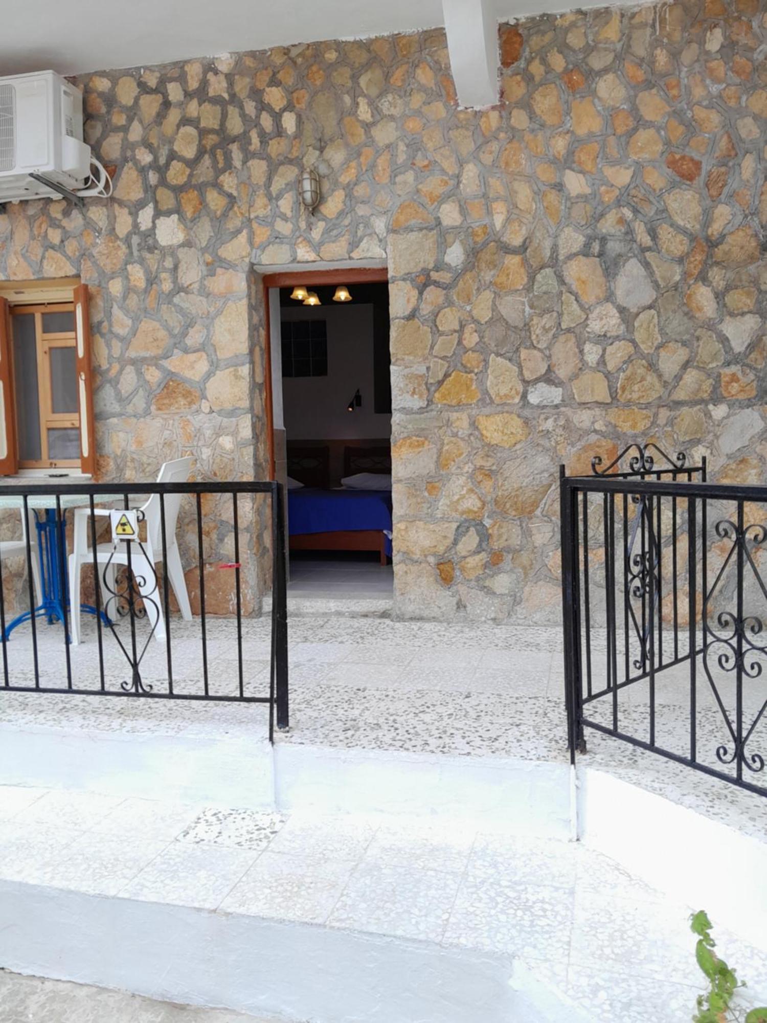 "Aris" Sevasti Symi Studios Exterior foto